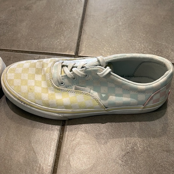 Vans - Picture 3 of 7